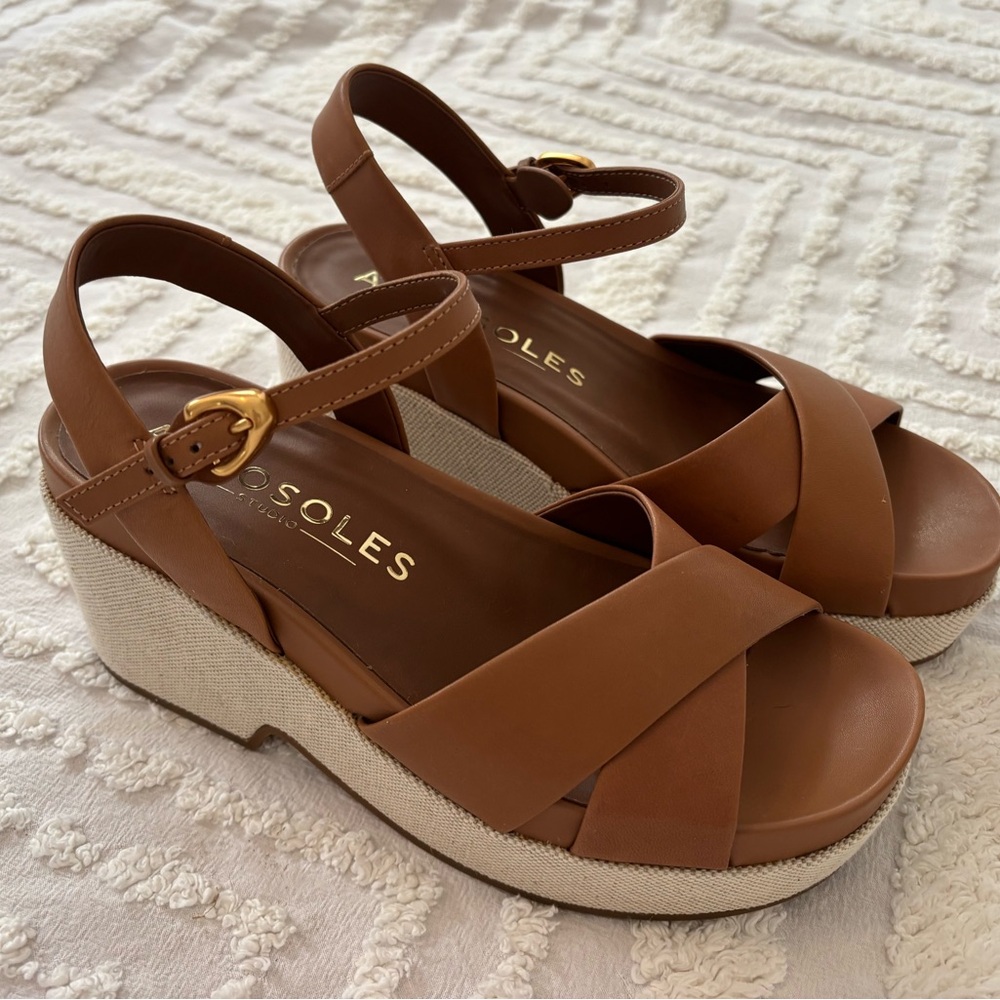AEROSOLES Tan leather Crisscross Platform Wedge Sandals with Gold Buckle